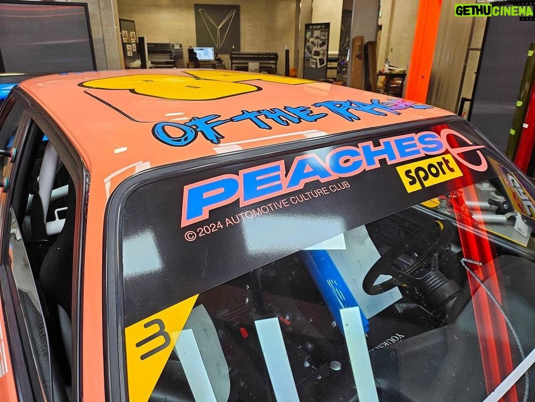 Kid Cudi Instagram - @peachesoneuniverse x @membersoftherage ππ To the Peaches team, THANK YOU for this ILLLL fuckin gift!! Yall snapped!! Had a hand in designing this bad boy. Cant wait to drift this bitch ππΎβ¨βπΎπ #motr #membersoftherage #E30 @bmw