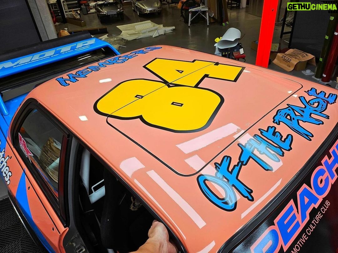 Kid Cudi Instagram - @peachesoneuniverse x @membersoftherage ππ To the Peaches team, THANK YOU for this ILLLL fuckin gift!! Yall snapped!! Had a hand in designing this bad boy. Cant wait to drift this bitch ππΎβ¨βπΎπ #motr #membersoftherage #E30 @bmw