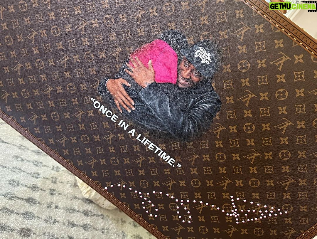 Kid Cudi Instagram - Last year, @louisvuitton made this special 1 of 1 trunk just for me, hand painted with truly amazing detail. These moments are special times in my life I'll always cherish, and I'll never forget my friend and the memories we shared. Love and miss you Virg 💕✨🙏🏾 #virgilforever🖤🕊