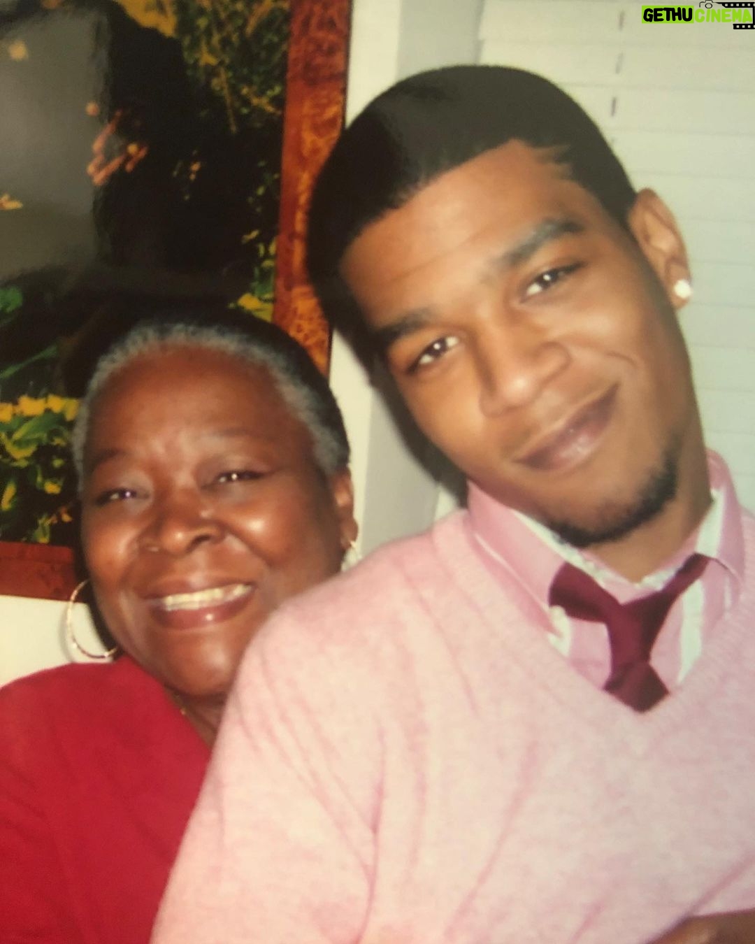 Kid Cudi Instagram - Elsie and me Xmas 2005 visiting my sister in Atlanta. Yes I am sitting on her lap haha I actually met Andre 3000 this day, we were celebrating at his moms house. Ill talk more about how this happened in my memoir π that sweater and shirt were Abercrombie btw cuz i worked there at this time. I have so many stories to tell. Cant wait for u all to read my book.