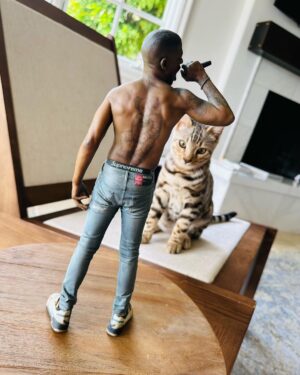 Kid Cudi Instagram - Working on something special for u guys...

This is a 1 of 1 test of some figurines im doing.  Got a bunch of other poses, different fits.  I was so blown away when I first saw this, the detail, is unmatched.  Truly mind blowing.  More info on these soon.  Might see me at ComicCon too 🤫 

P.S. yes that is my real back tattoo.  Ive had it for months now.  This is a first lil peak at it. ☺️✌🏾💕