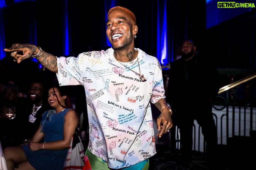 Kid Cudi Instagram - BDAY MADNESS!!! I had one of the BEST times of my life on my day. The love, the energy in the room was intoxicating. Thank you to everyone who came to celebrate me π₯Ήπ₯Ή the speeches (especially my beautiful and always graceful mom, Elsie π), the performances from The Clipse, Brad of Crash Test Dummies and Busta, THE NINJA TURTLES hahah Epic is the only word I can think of to describe it. I felt so loved. There was a time in my life when I didnt know who cared for me. There were about 200 people there all to show love and be w a friend. People flew from all over, some just for the night, and I couldnt be more thankful. God has truly blessed me w the SWEETEST and most genuine humans in my life, im forever grateful ππΎπβ¨ TO ALL WHO CAME AND ALL THE FANS THAT HAD BDAY LOVE FOR ME, THANK YOU AND I FUCKIN LOVE YOU!! Next round 2 πβπΎππππ Theres another post of bday pics comin i got a lot ha