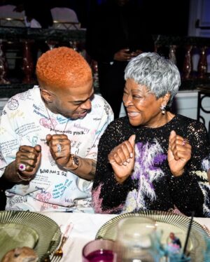 Kid Cudi Instagram - More bday madness 😌🙏🏾✨💕

THE SKY IS BLUE OH FINALLY!!!