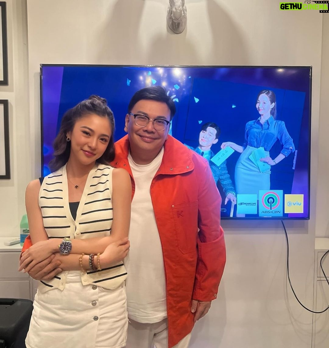 Kim Chiu Instagram - I can’t believe we’re airing soon. Four days to go #WhatsWrongWithSecretaryKimPH na. Mar18 But before anything else, I want to offer this show to Sir Deo. Yesterday was his 40th day, and I still could not believe he is gone. He was one of the most down-to-earth bosses in ABS-CBN, one of the most brilliant minds, and like a father who always looked after his children. This is the last show he entrusted me with, and the @dreamscapeph fam told me he watched the rushes of the show before he left. I remember he messaged me about how happy he was after watching the clips. I didn’t know that time that he was already in the hospital. Fighting for his life. 😔 The video I posted was his reaction to how proud he was of me while I played the role of Juliana(Linlang). Sir deo I promise to always make you proud. Most especially playing the role of Secretary KIM. Even though we can’t see you, I know you’re watching over us in heaven. I love you, Sir Deo. Thank you for all the trust and love. I miss you very, very much. 🤍 We offer this show to you.🙏🏻🕊️ #WWWSK #WWWSKPH Thank you ate @carlmerced for the video.