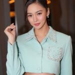Kim Chiu Instagram - 𝗖𝗢𝗣𝗬 𝗣𝗢!😉 -Secretary Kim at your service!🩵 Nakapanood na ba lahat ng #WhatsWrongWithSecretaryKimPh ? What’s your favorite scene so far???☺️ Comment down below!😁 Download the @viuphilippines app to watch our first 5 episodes!😍 Maraming salamat po! #WWWSKPH #WWWSK #SecretaryKim #ootdksyc