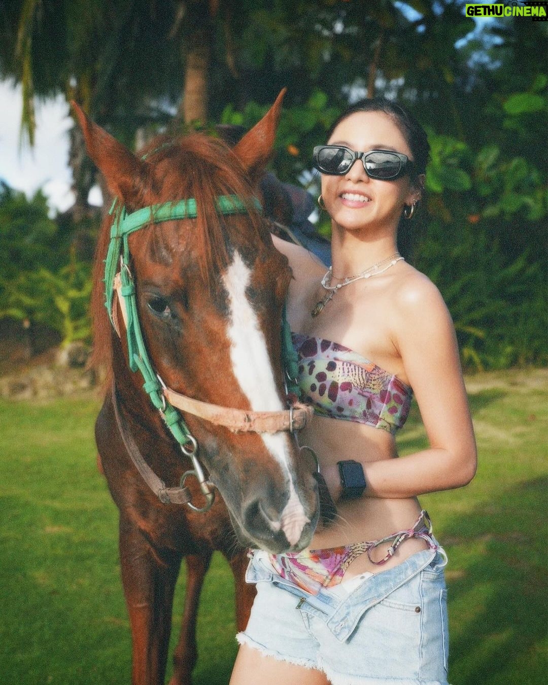 Kim Chiu Instagram - Summer is finally here; I canβt wait to spend more time under the sun in salt water!!!βοΈπΈπππβ±οΈ Special thanks to @belobeauty @victoria_belo for my #BeloVContourUltra treatment for preparing my body!π V-Contour is a non-surgical fat melting procedure that melts the area that has stubborn fats or extra fat that you donβt want. Such as puson, double chin, chubby cheeks, arms, etc. Visit #BeloBeauty clinic to learn more about the Belo V-Contour Ultra, or visit the website for more details. πΌ Summer Time