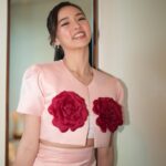 Kim Chiu Instagram - “N’oublie pas de vivre ta belle vie.” -V.Hugo 🥀 #ootdksyc @jotlosa @haidzfernandez