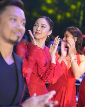 Kim Chiu Instagram - Forever grateful! Forever thankful!❤️💚💙 Maraming Salamat mga Kapuso!🫶🏻 See you on April 6. 12nn😉✨✨✨ #ShowtimesaGMA @itsshowtimena