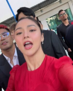 Kim Chiu Instagram - Forever grateful! Forever thankful!❤️💚💙 Maraming Salamat mga Kapuso!🫶🏻 See you on April 6. 12nn😉✨✨✨ #ShowtimesaGMA @itsshowtimena