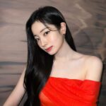 Kim Da-hyun Instagram – 작년부터 준비한 이번 앨범에 제가 작사한 곡이 실리는 것만으로도 기쁜 마음이었는데 원스가 편지로, 버블로도 우리 다현이가 작사한 노래들 잘 듣고 있다고 말해줄 때마다 뿌듯하고 힘이 나요. You get me는 콘서트 투어할 때 원스들을 보면서 느낀 감정들을 가사에 썼다고 말했었는데, 원스는 저에게 정말 큰 힘이 되어주는 존재예요. 이번 활동도 고생 많았고 또 봐요🫶