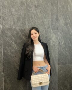 Kim Da-hyun Instagram - I'm heading to Tokyo See you soon✈️ @MichaelKors #MichaelKors #ad #Spring