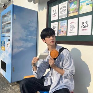 Kim Min-kyu Instagram - 그해여름은..