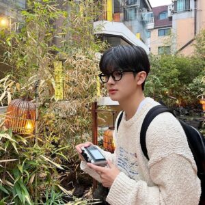 Kim Min-kyu Instagram - 주문하신봄나왔습니다!
#영수증드릴까요?