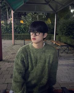 Kim Min-kyu Instagram - 🌳🌳