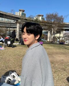Kim Min-kyu Instagram - 나들이~~🌳🌳