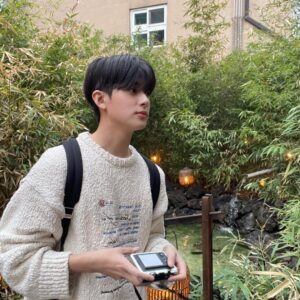 Kim Min-kyu Instagram - 주문하신봄나왔습니다!
#영수증드릴까요?