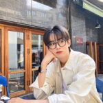Kim Min-kyu Instagram - 나른한 봄~~🌻🌻 #사진찍을때만#잠깐벗었습니다