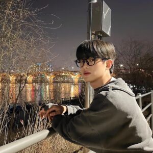 Kim Min-kyu Instagram - 🌉🌉
