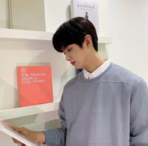Kim Min-kyu Instagram - 하늘하늘 ☁️☁️