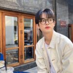 Kim Min-kyu Instagram - 나른한 봄~~🌻🌻 #사진찍을때만#잠깐벗었습니다
