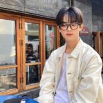 Kim Min-kyu Instagram - 나른한 봄~~🌻🌻 #사진찍을때만#잠깐벗었습니다