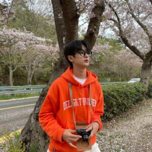 Kim Min-kyu Instagram - 벚꽃구경🌸🌸
#성공or실패??#비만안왔어도...