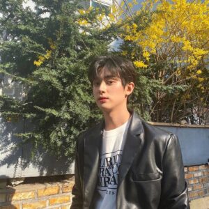 Kim Min-kyu Instagram - 또다시 봄🌼🌼
