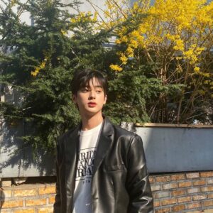 Kim Min-kyu Instagram - 또다시 봄🌼🌼