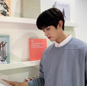 Kim Min-kyu Instagram - 하늘하늘 ☁️☁️