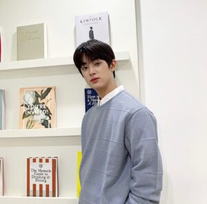 Kim Min-kyu Instagram - 하늘하늘 ☁️☁️