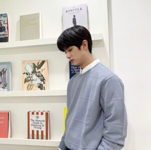 Kim Min-kyu Instagram - 하늘하늘 ☁️☁️