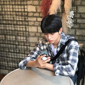 Kim Min-kyu Instagram - 남욱아 안녕 . 
#비하인드 #고마웠어요