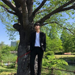 Kim Min-kyu Instagram - 남욱아 안녕 . 
#비하인드 #고마웠어요