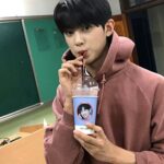 Kim Min-kyu Instagram – 무민단~ 항상 제가 힘들때마다 힘이 되어 주셔서 
너무 고맙고 생각지도 못한 커피차&분식차도 고마워요❤️❤️
맛있는거 먹었으니까 앞으로도 더 화이팅 할께요🥰🥰
#무민단 #고마워요 #천남욱 #화이팅
#무민단다시한번더고마워요