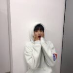 Kim Min-kyu Instagram - 뭐하는중이게요??