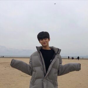 Kim Min-kyu Instagram - 새해 복 많이 받으세여~
#민규#설날