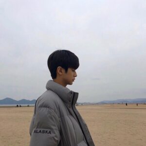 Kim Min-kyu Instagram - 새해 복 많이 받으세여~
#민규#설날