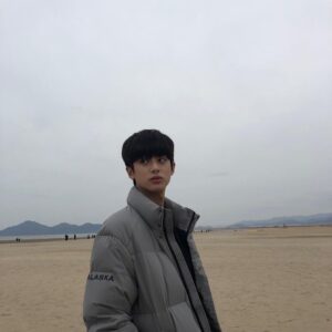 Kim Min-kyu Instagram - 새해 복 많이 받으세여~
#민규#설날