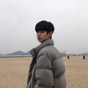 Kim Min-kyu Instagram - 새해 복 많이 받으세여~
#민규#설날