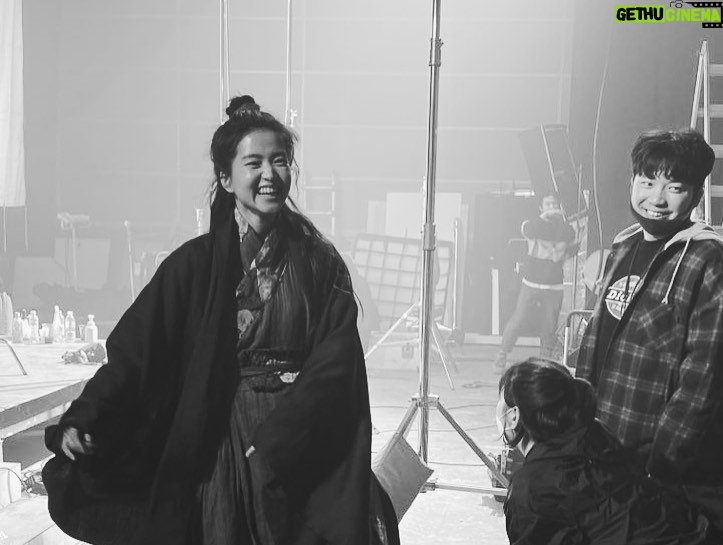 Kim Tae-ri - 403.9K Likes - 드디어 외계인2부가 개봉했습니다! 시간의 문을 건너 영화관에서 만나요-! 모든 관객분들, 감사합니다