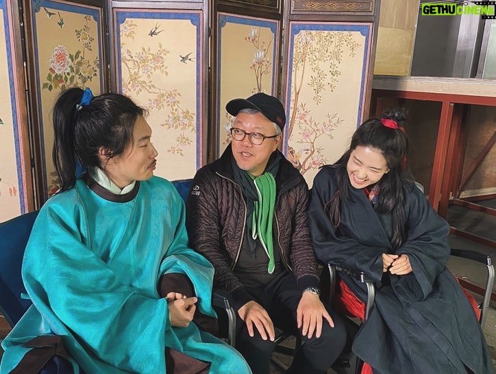 Kim Tae-ri - 403.9K Likes - 드디어 외계인2부가 개봉했습니다! 시간의 문을 건너 영화관에서 만나요-! 모든 관객분들, 감사합니다