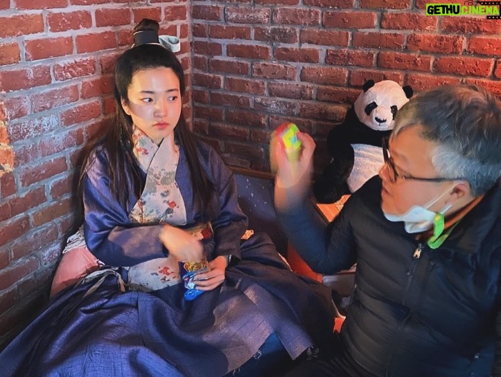 Kim Tae-ri - 403.9K Likes - 드디어 외계인2부가 개봉했습니다! 시간의 문을 건너 영화관에서 만나요-! 모든 관객분들, 감사합니다
