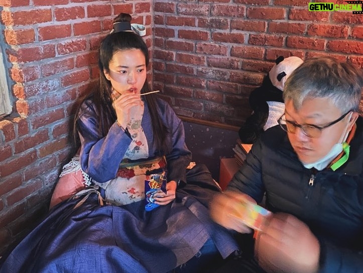 Kim Tae-ri - 403.9K Likes - 드디어 외계인2부가 개봉했습니다! 시간의 문을 건너 영화관에서 만나요-! 모든 관객분들, 감사합니다