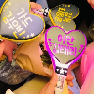 Kim Tae-ri Instagram - 외계+인 3weeks
정신없이 행복하게 즐거이 마쳤습니다~ 영화는 여름 계속 극장에 있을테니 아직 안보신 분들은 영화관으로 move move해주십시오~ 무더운 여름날 영화관 한자리 채워주셔서 감사했어요. 내내 함께 하고 싶지만 우리는 또 다시 2부와 함께 돌아올게요. 감사합니다 건강하세요! 모든 외계+지구인들 화이팅! 

(몇몇사진은 인터넷에서 주워왔어요 찍어주셔서 감사합니다 히히)