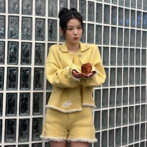 Kim You-jung Instagram - Right now ! 닭강정 🫥
냠냠, Chicken Nugget👽 #netflix