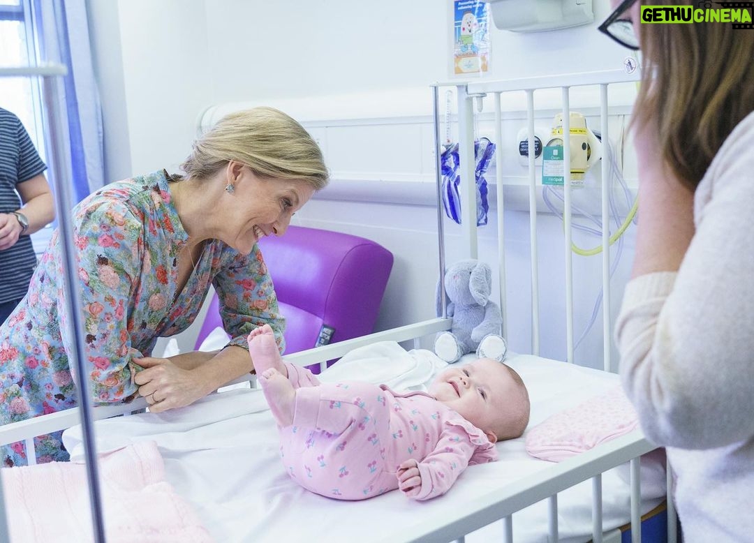 King Charles III of the United Kingdom Instagram - Staff and patients at Leeds Childrenās Hospital welcomed The Duchess of Edinburgh earlier this week as she visited the Paediatric Neurosciences Ward. š„ Her Royal Highness has been a Patron of the Hospital since 2013 and this was the first time she was able to visit in person since the COVID-19 pandemic. Leeds Childrenās Hospital is pioneering the use of Virtual Reality Distraction Therapy (VRDT). Using VR technology, staff support patients through procedures that might include cannulations, dressing changes and even minor surgery. Leeds Children's Hospital