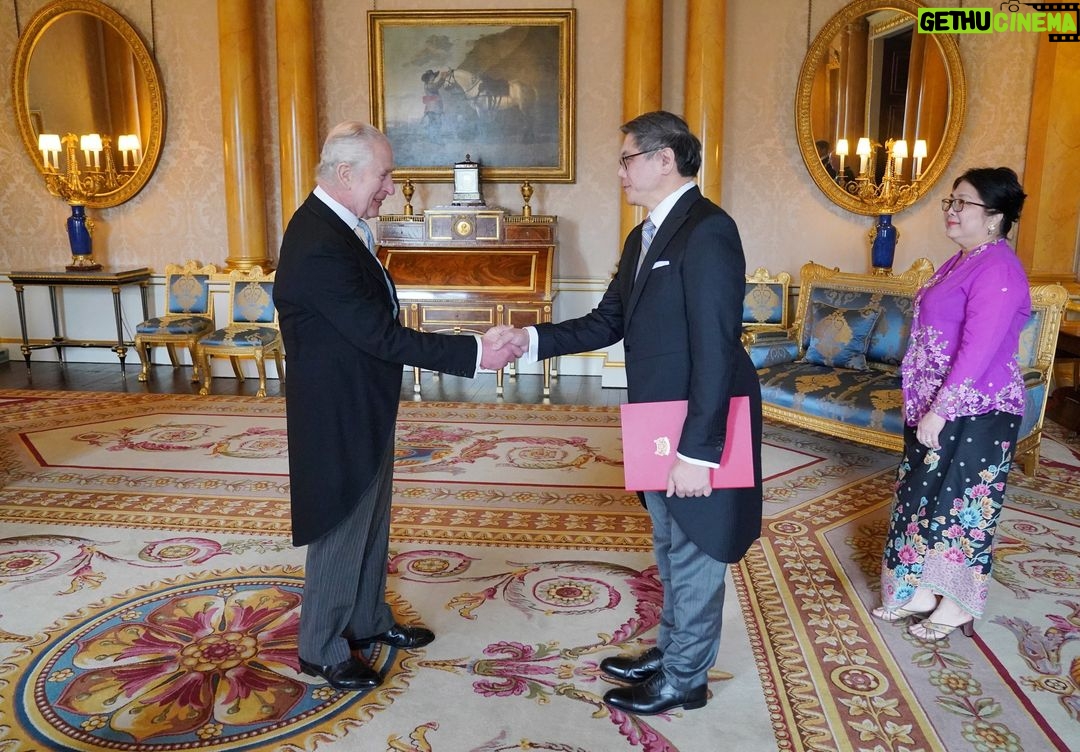 King Charles III of the United Kingdom Instagram - Yesterday The King held Audiences at Buckingham Palace for incoming High Commissioners. ๐น๐ฟ The King received His Excellency Mr. Mbelwa Kairuki, High Commissioner for the United Republic of Tanzania. ๐ธ๐ฌ The King received His Excellency Mr. Ng Teck Hean, High Commissioner for the Republic of Singapore, and Mrs. Mok Ling Ling.