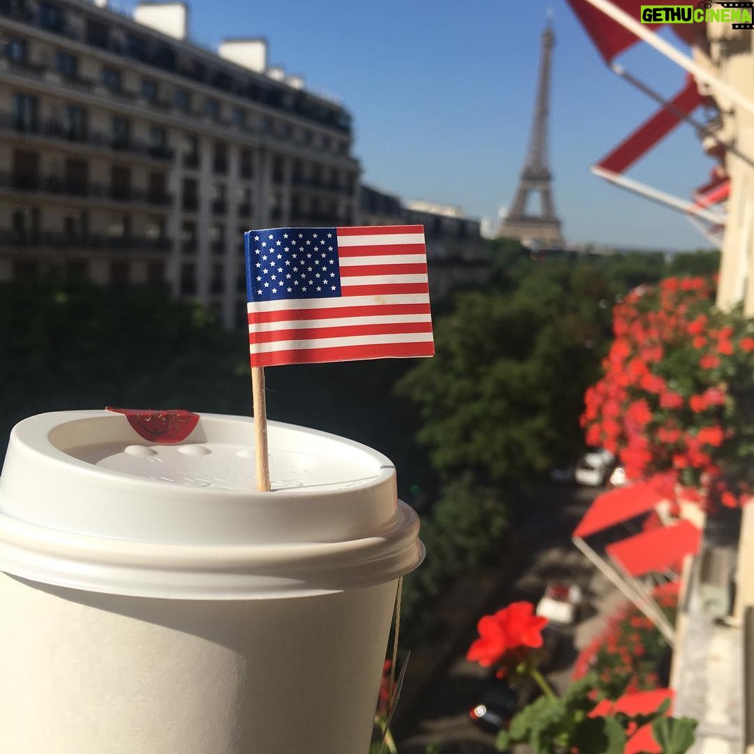 Kirsten Dunst Instagram - Happy 4th from Paris! ๐บ๐ธin ๐ซ๐ท