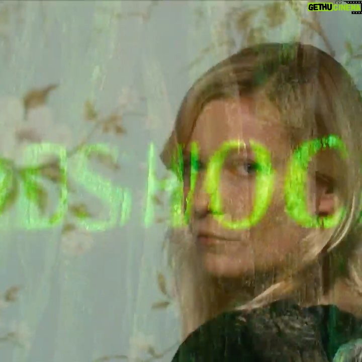 Kirsten Dunst Instagram - #WOODSHOCK check out the trailer! Link in bio 🌲😱 @kateandlauramulleavy @a24