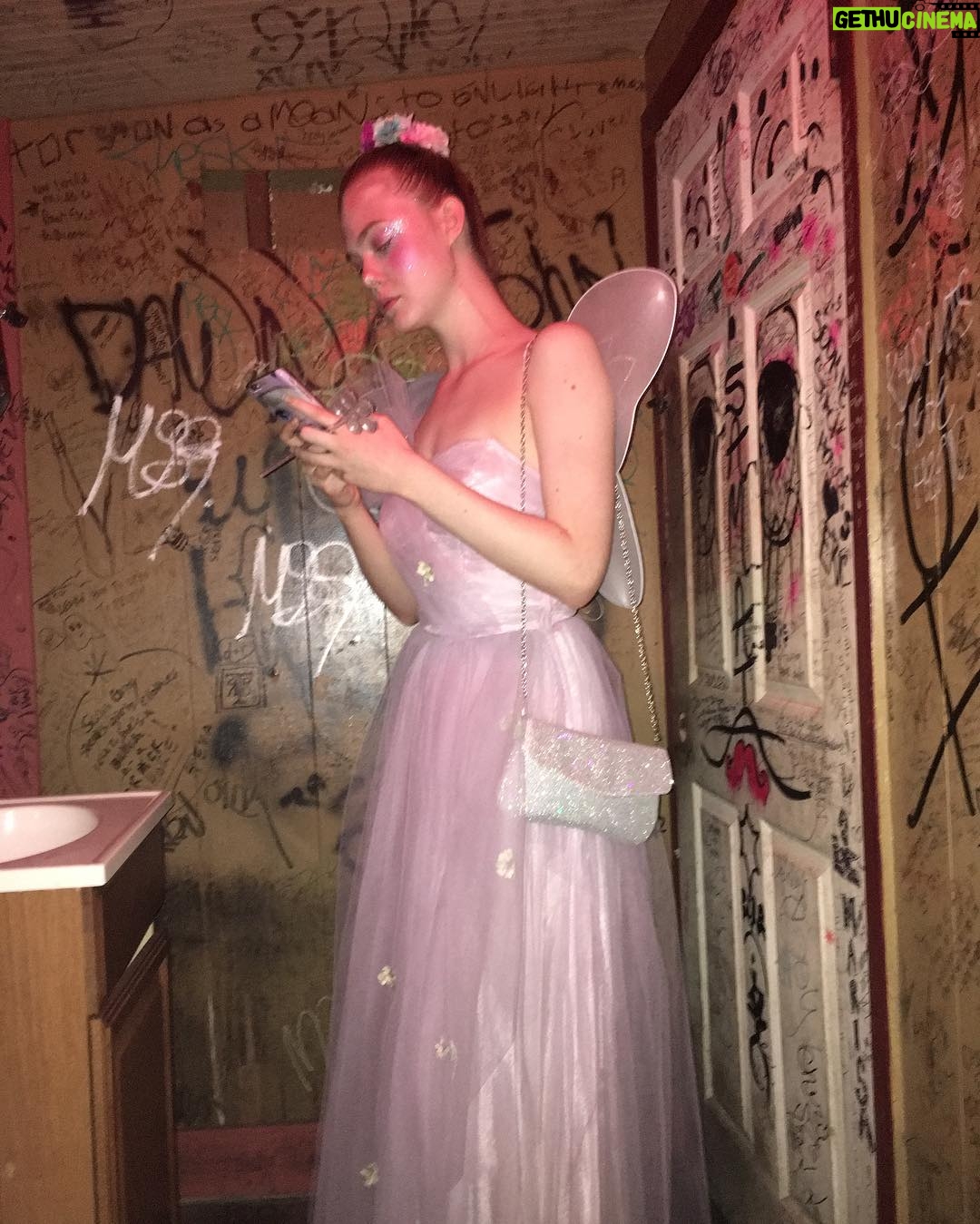 Kirsten Dunst Instagram - My Elle princess @ellefanning